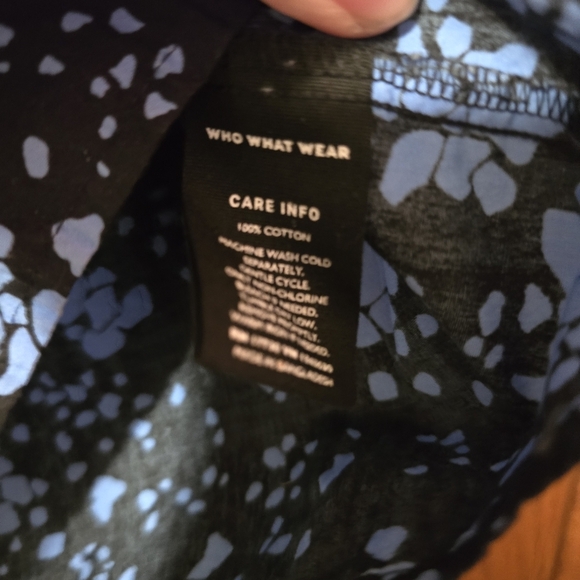 WHO WHAT WEAR Black & Light Blue Abstract Floral Button Down Blouse Size Large - Picture 13 of 15